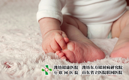 攝圖網(wǎng)_303330865_手腳緊貼著一個(gè)新生的嬰兒（企業(yè)商用）遺傳